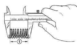 Измерение высоты (1) пружины в свободном состоянии