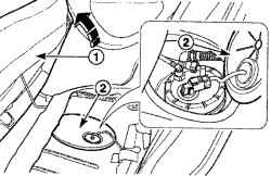 Направление снятия подушки заднего сиденья (1) и расположение лючка (2) топливного насоса