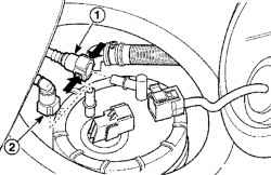 Расположение трубок подачи (1) и возврата (2) топлива в бак