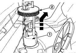 Снятие топливного насоса (1) и прокладки (2) топливного насоса