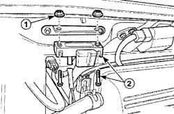 Расположение гаек (1) и болтов крепления датчика абсолютного давления во впускном коллекторе (2)