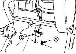 Расположение винтов (1) крепления разъема передачи данных (2)