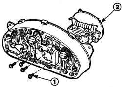 Расположение винтов (1) и снятие спидометра (2) с панели приборов