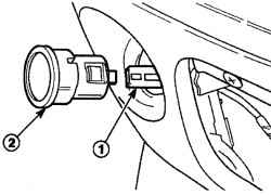 Отсоединение электрического разъема (1) и снятие гнезда (2) прикуривателя